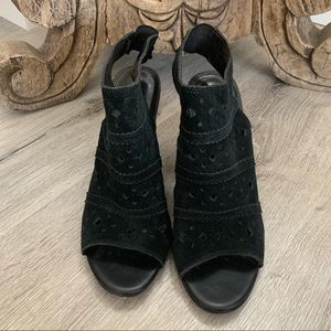 EVA & ZOE Laser Cut Suede Slingback Sandals Size 9